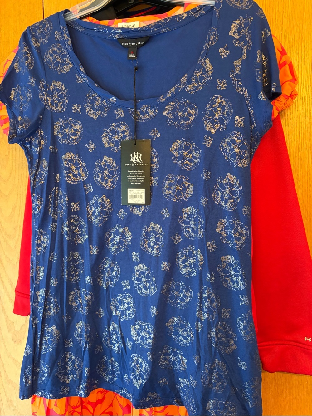 NWT Rock & Republic Skulls fleur de Lis print T-Shirt Tee BLUE gold crew neck
